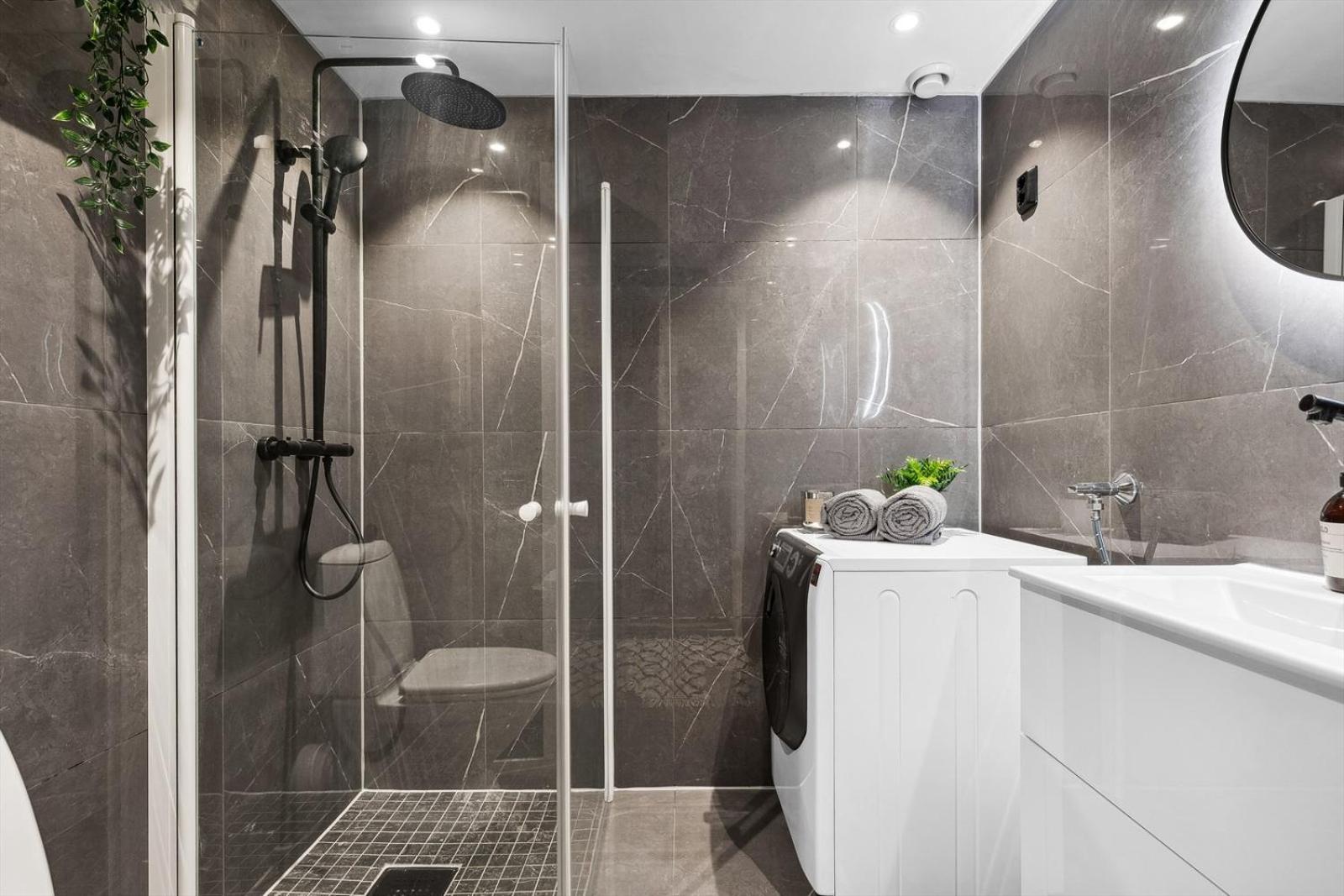 Luxurious Modern Room In Central Oslo - Eur 4K Expensive Bed And 82" Cinematic Tv Exterior foto