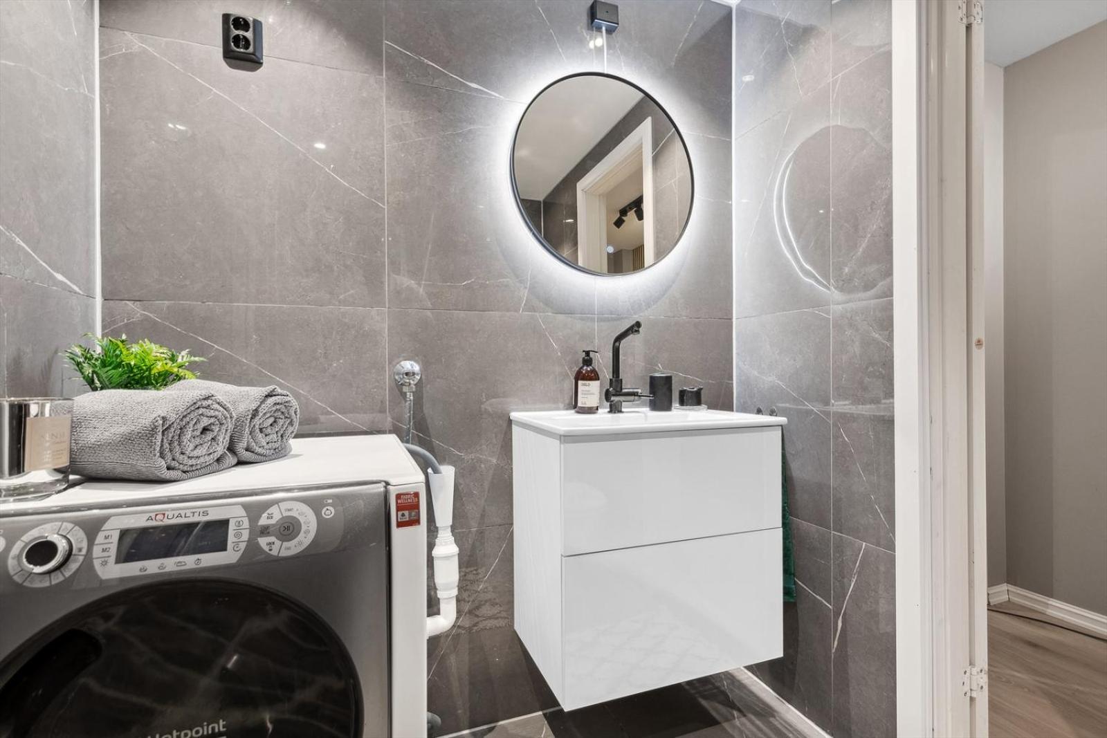 Luxurious Modern Room In Central Oslo - Eur 4K Expensive Bed And 82" Cinematic Tv Exterior foto