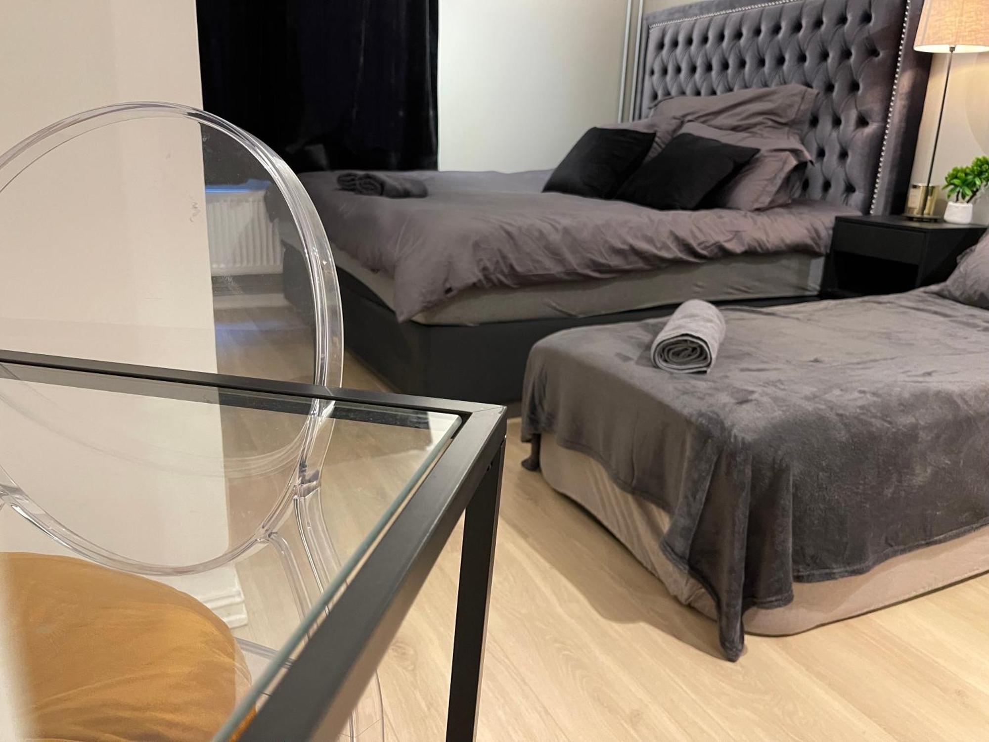 Luxurious Modern Room In Central Oslo - Eur 4K Expensive Bed And 82" Cinematic Tv Exterior foto